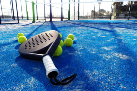 Service Tennis se positionne comme un acteur majeur dans la construction de courts de tennis durables à Toulon. En intégrant des solutions