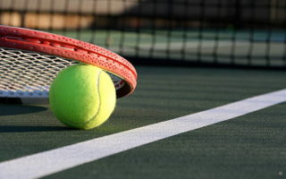 Construction d'un terrain de tennis en béton poreux à Cannes