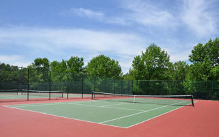 Construction d'un court de tennis à Saint-Raphaël