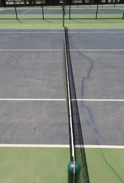 Construction d'un court de tennis en béton poreux à Nice