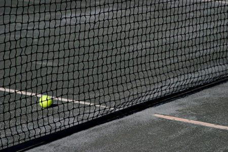 Construction d'un court de tennis en béton poreux à Saint-Raphaël