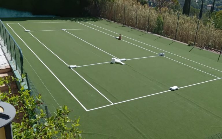 Construction d'un court de tennis en gazon synthétique à Nice