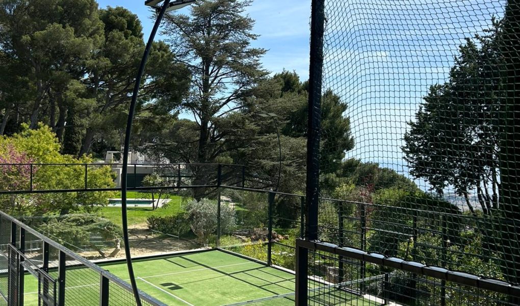 Construction d'un court de tennis en gazon synthétique à Nice