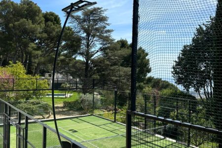 Construction d'un court de tennis en gazon synthétique à Nice