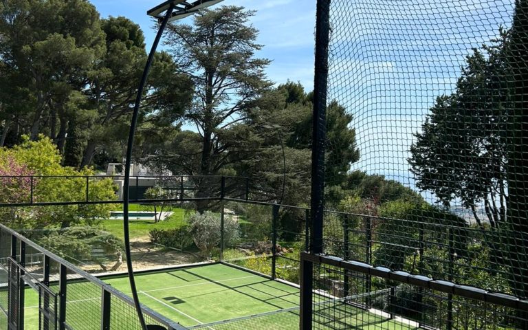 Construction d'un court de tennis en gazon synthétique à Nice