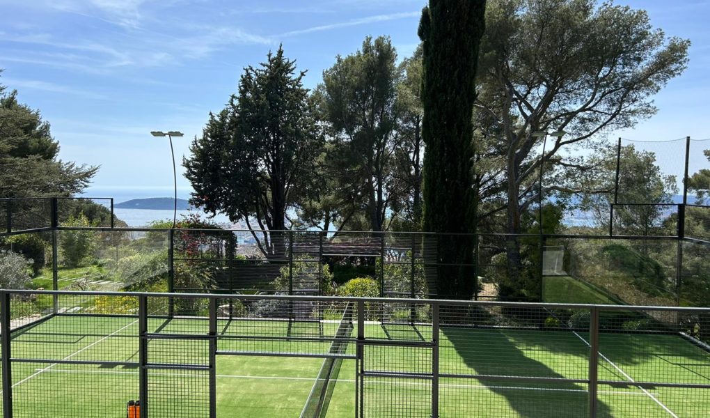 Construction d'un court de tennis en gazon synthétique à Nice