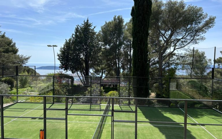 Construction d'un court de tennis en gazon synthétique à Nice