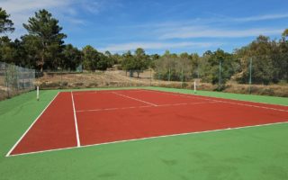 Construction d'un court de tennis en béton poreux à Nice