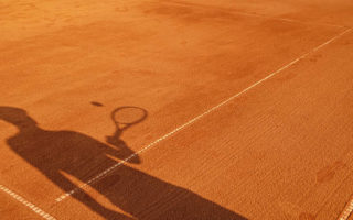 construction court de tennis en terre battue à Saint-Raphaël